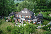 Haus Bergfried mit parkähnlichem Garten